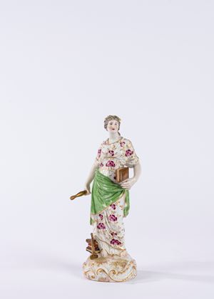 Figura in porcellana policroma raffigurante Clio. Manifattura di Meissen, secolo XIX.
