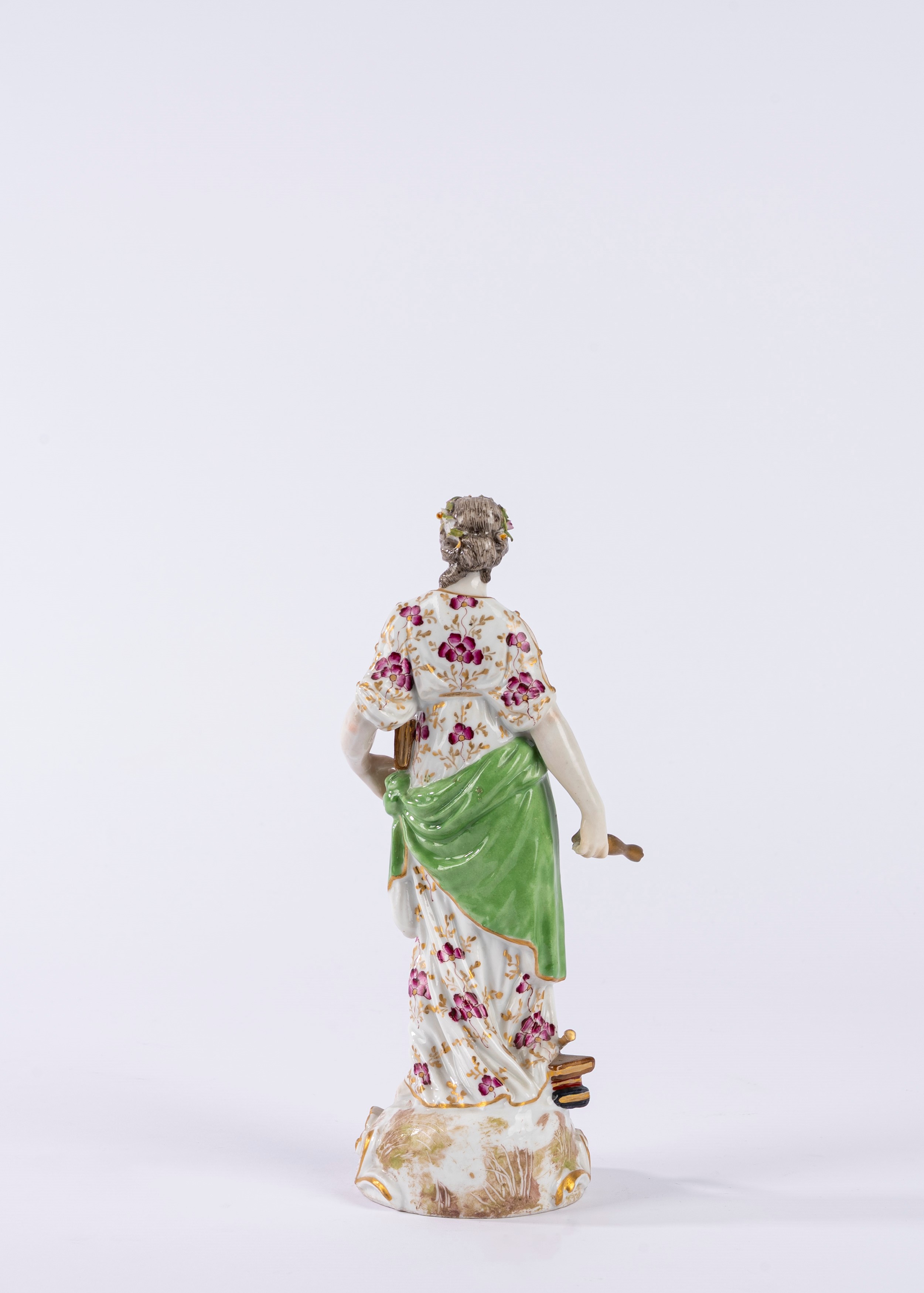 Figura in porcellana policroma raffigurante Clio. Manifattura di Meissen, secolo XIX.