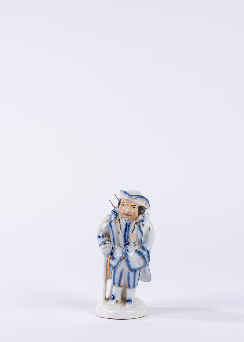 Porta stuzzicadenti in porcellana in forma di figura grottesca con gobba. Manifattura della fine ...