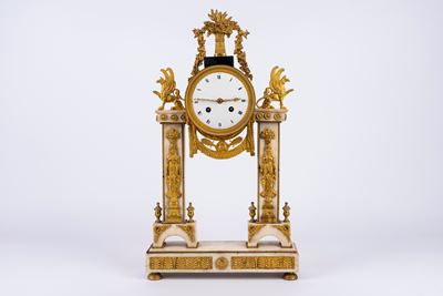 Francia, Pendola a portico in marmo e bronzo dorato, fine XVIII/primo XIX secolo
