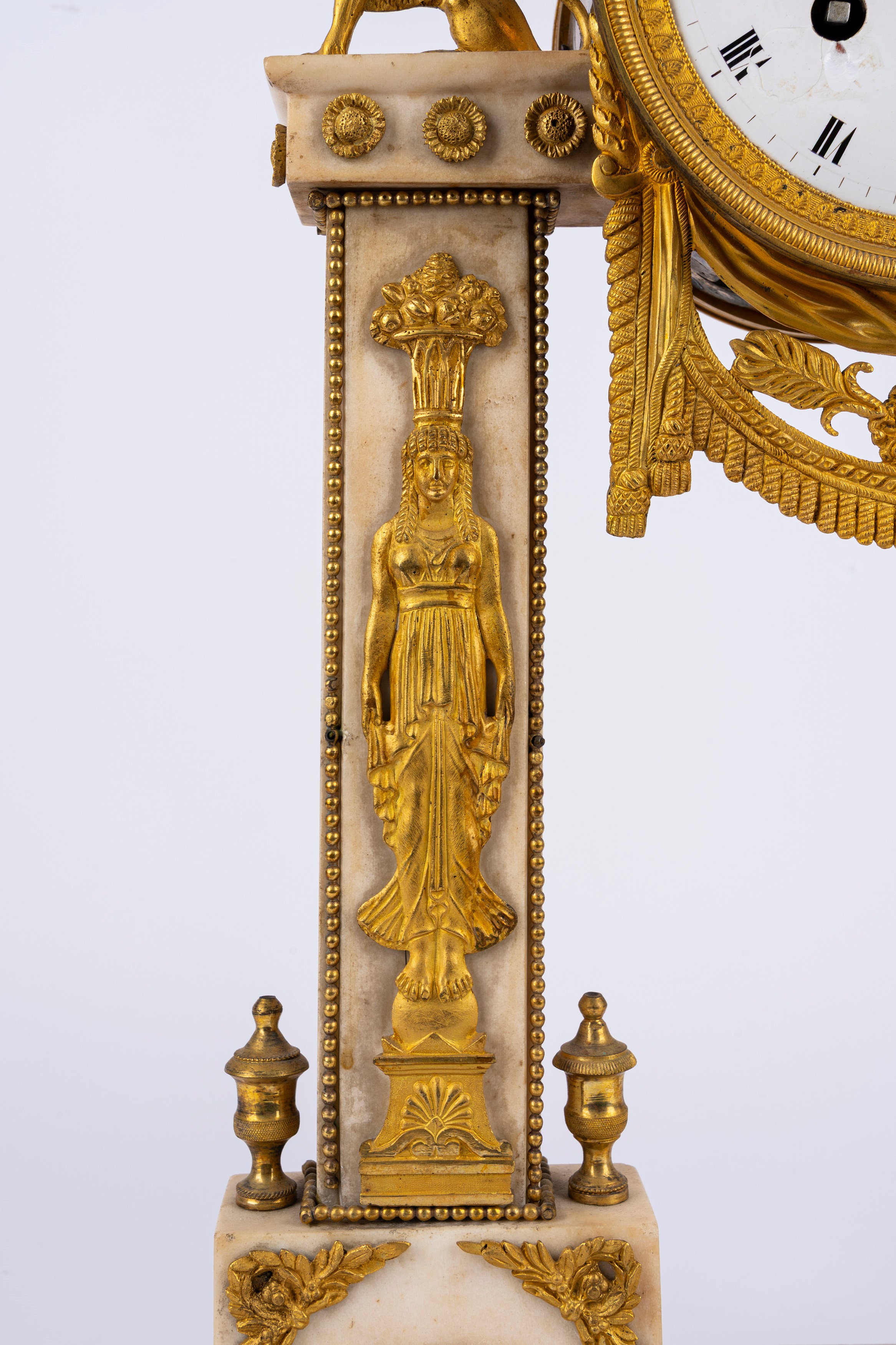 Pendola a portico in marmo e bronzo dorato, Francia, fine XVIII/XIX secolo