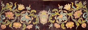 Pannello su velluto con decoro policromo in seta e fili d&rsquo;argento a girali di foglie e fiori e stemma. Entro cornice in legno intagliato e dorato. Secolo XIX.