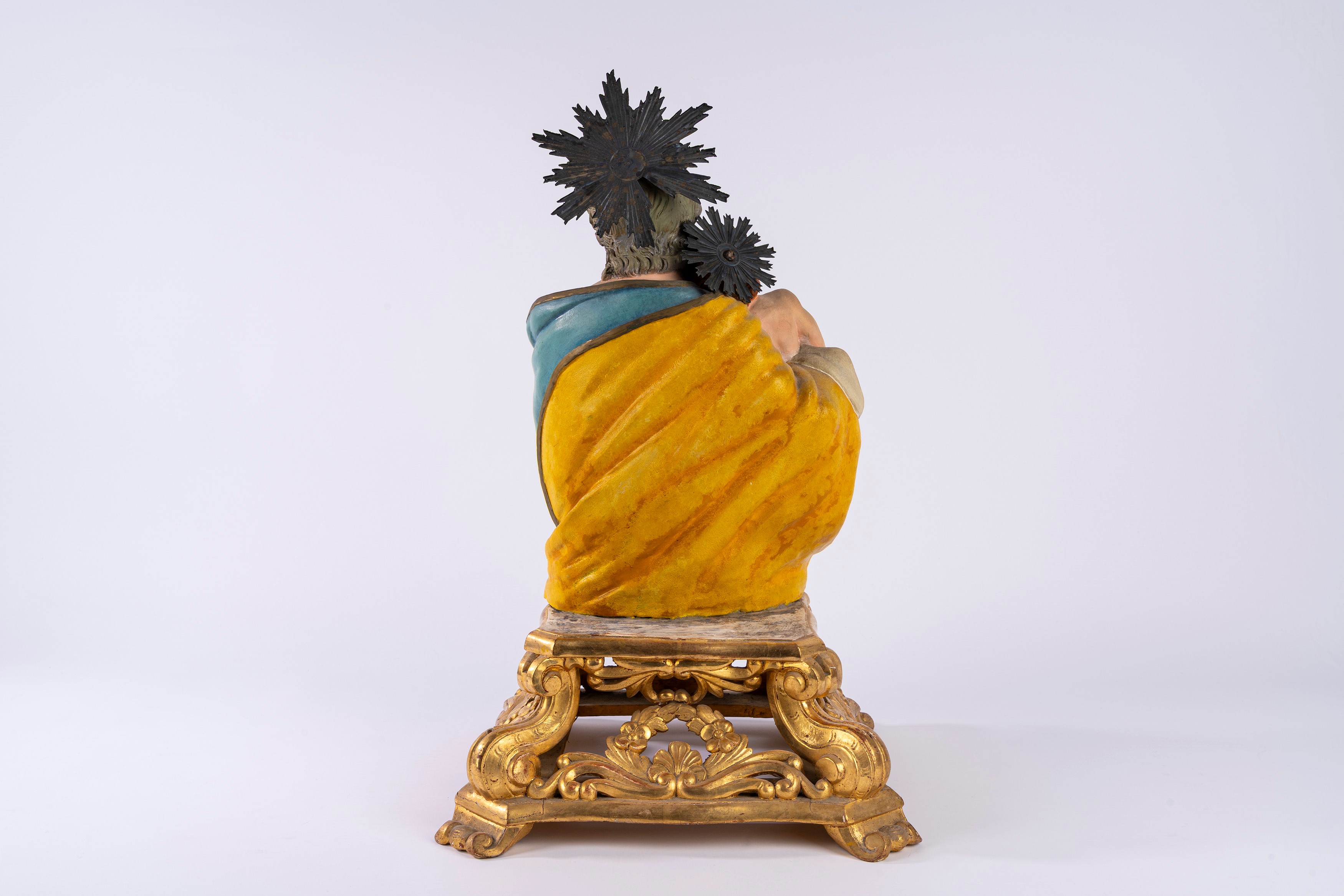 San Giuseppe con Bambino, scultura in terracotta policroma con applicazioni in metallo argentato....