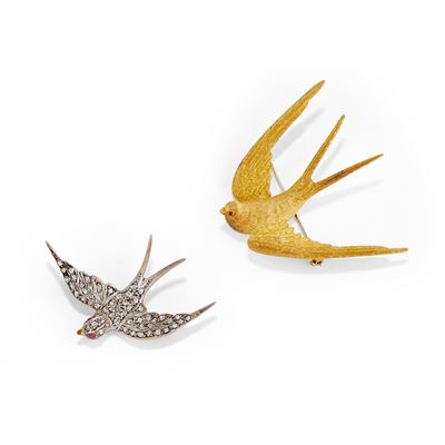 Spille, set di due spille con rondini in oro giallo 18k e argento con rubini e diamanti