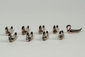 Nove poggia posate in forma di cigno in metallo argentato