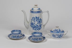 Servizio da caffe tete-&agrave;-tete in porcellana bianca costolata con profili dorati con decoro all'orientale in blu, Seltmann Weiden, Bavaria Germania