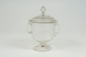 Porta bonbon  in vetro biansato con coperchio, fine secolo XIX-inizio XX