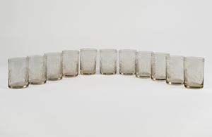 Undici bicchieri in vetro  inciso con differenti stemmi araldici