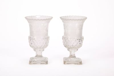 Coppia di vasi “Medici”, cristallo incolore molato e inciso, inizio XX secolo