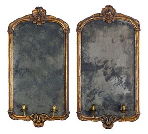 Coppia di ventole in legno intagliato e dorato. Secolo XVIII