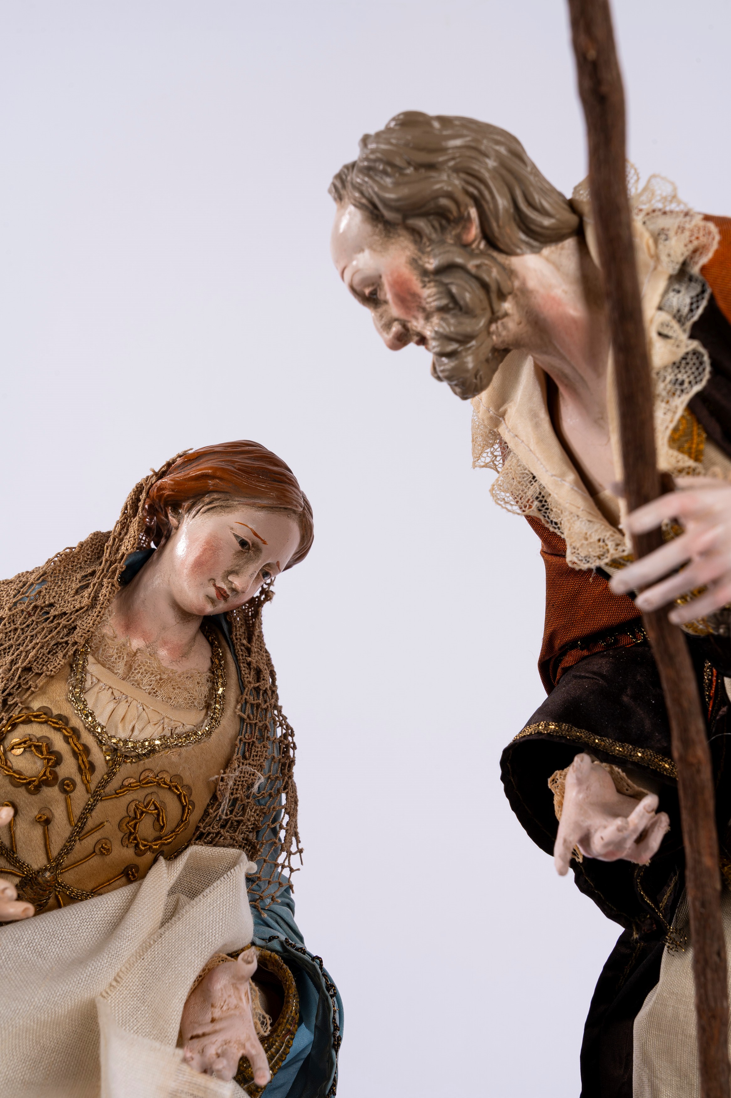 Gruppo scultoreo da presepe, entro teca