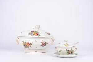 Grande zuppiera e salsiera in porcellana decorata in policromia, Strassbourg I. C. Richard, inizi secolo XX