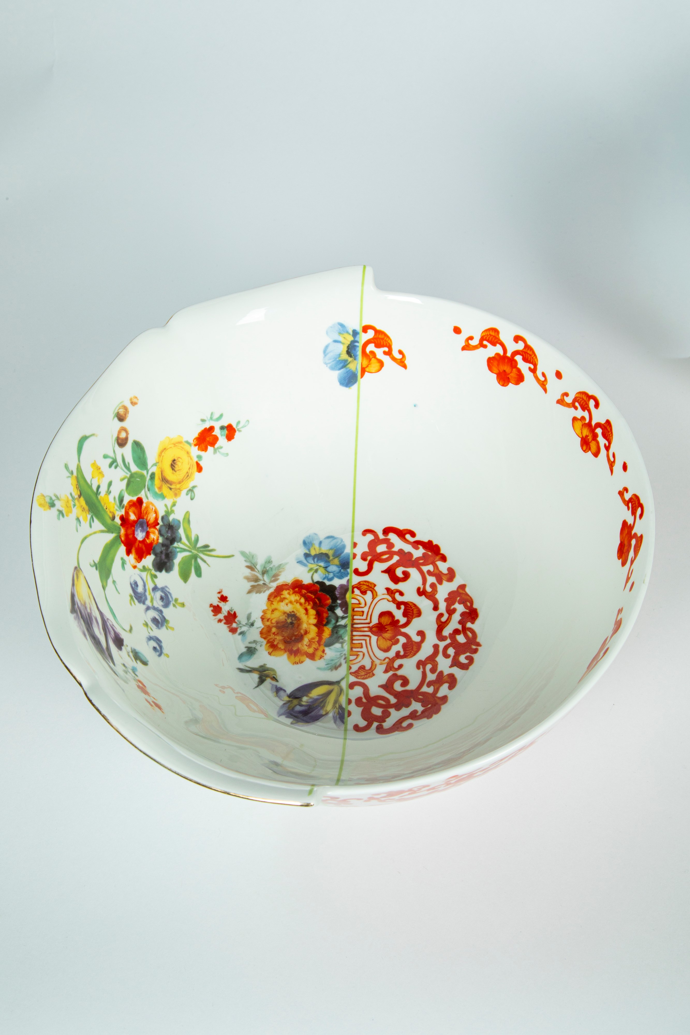 CTRLZAK Art & Design Studio × Seletti — Hybrid desig. Tre ciotole di misure differenti in porcell...