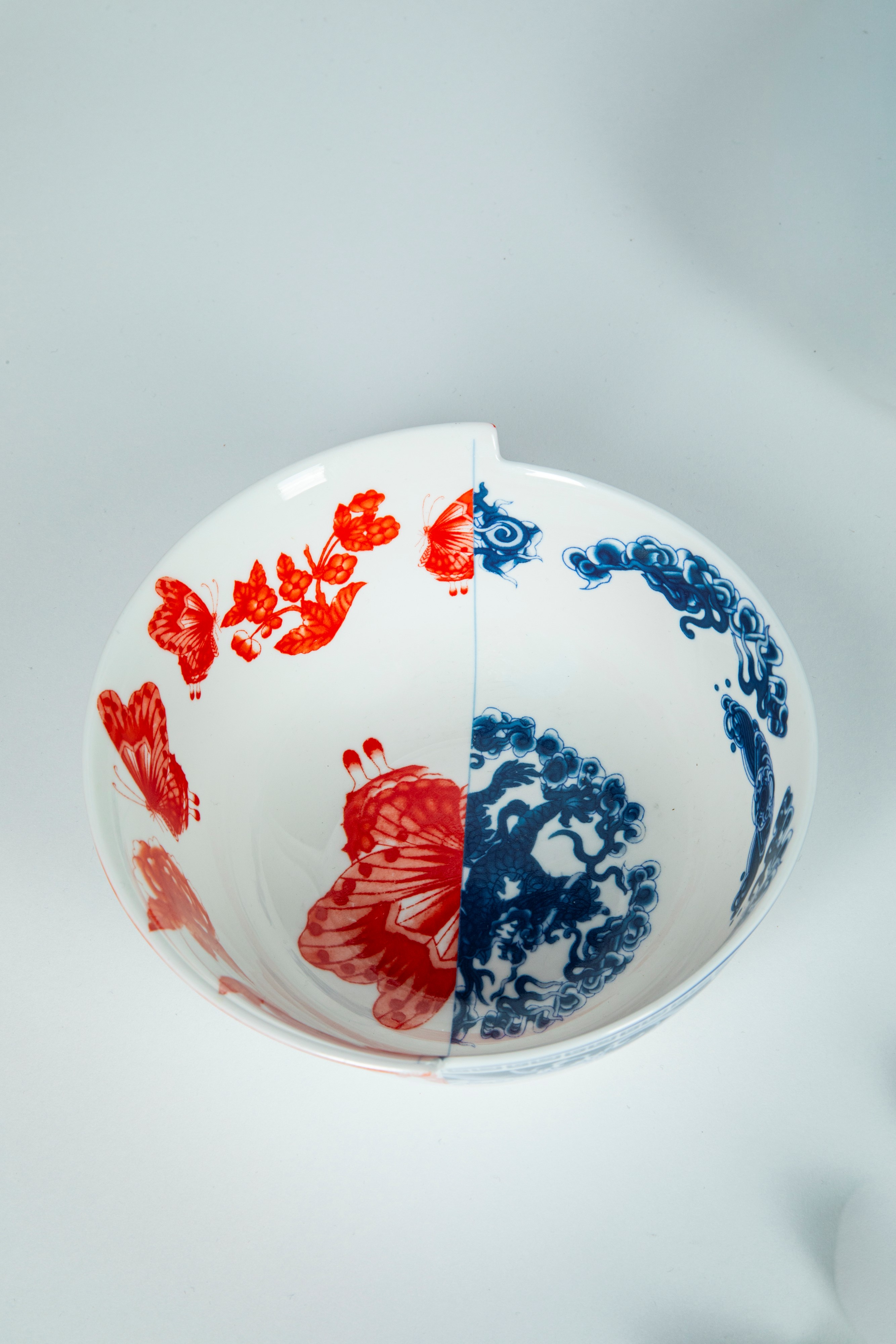 CTRLZAK Art & Design Studio × Seletti — Hybrid design. Servizio da tavola composto da due ciotole...