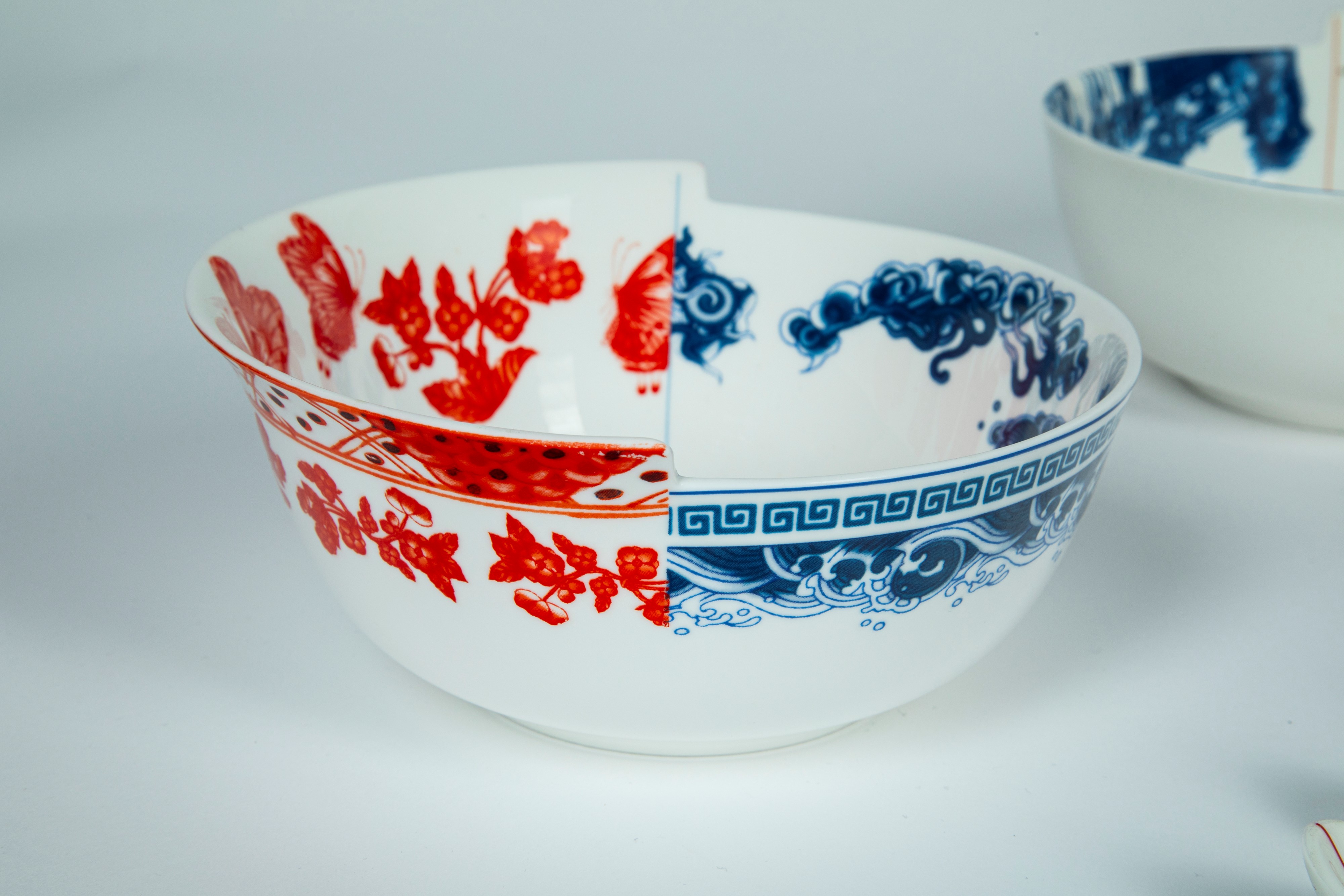 CTRLZAK Art & Design Studio × Seletti — Hybrid design. Servizio da tavola composto da due ciotole...