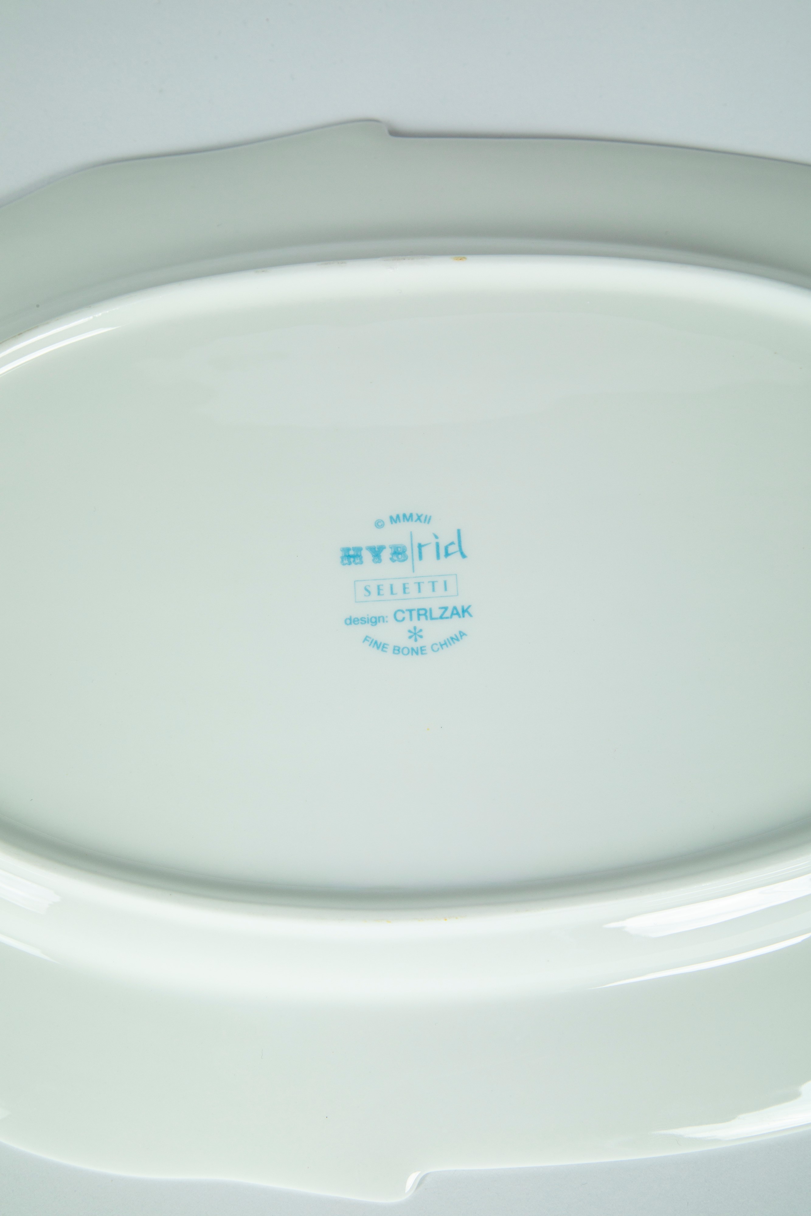 CTRLZAK Art & Design Studio × Seletti — Hybrid design. Due alzate di diverse misure e un vassoio ...