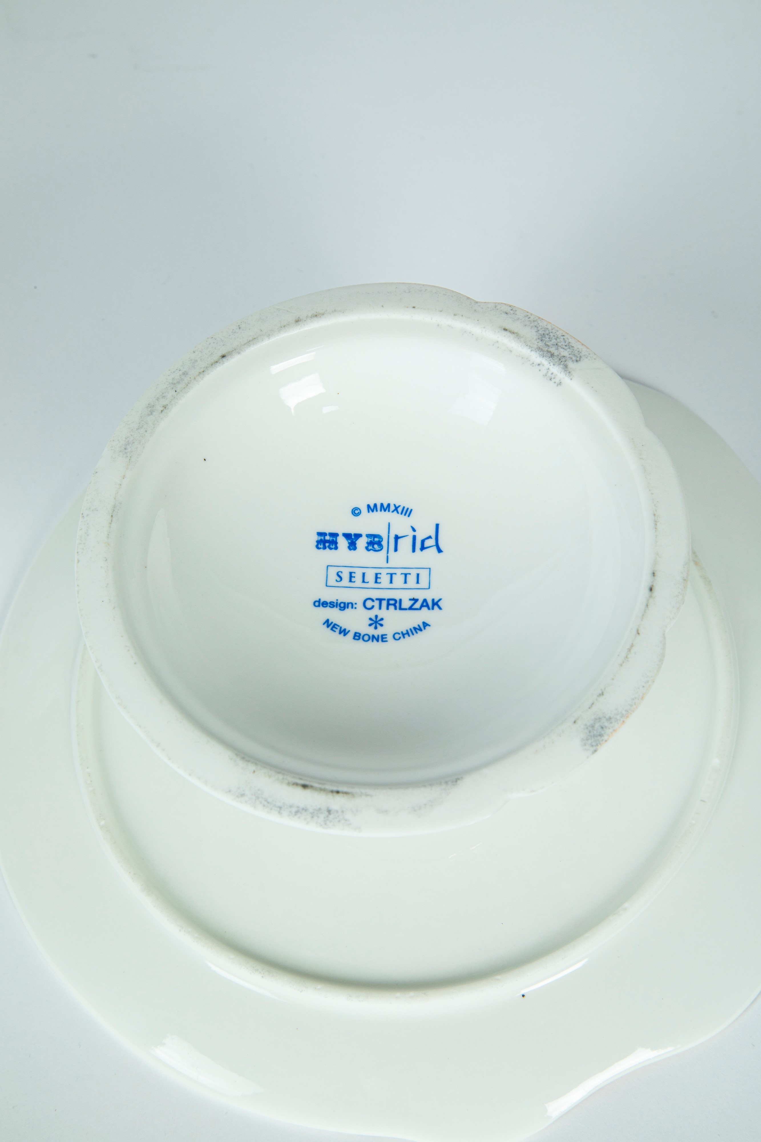 CTRLZAK Art & Design Studio × Seletti — Hybrid design. Due alzate di diverse misure e un vassoio ...