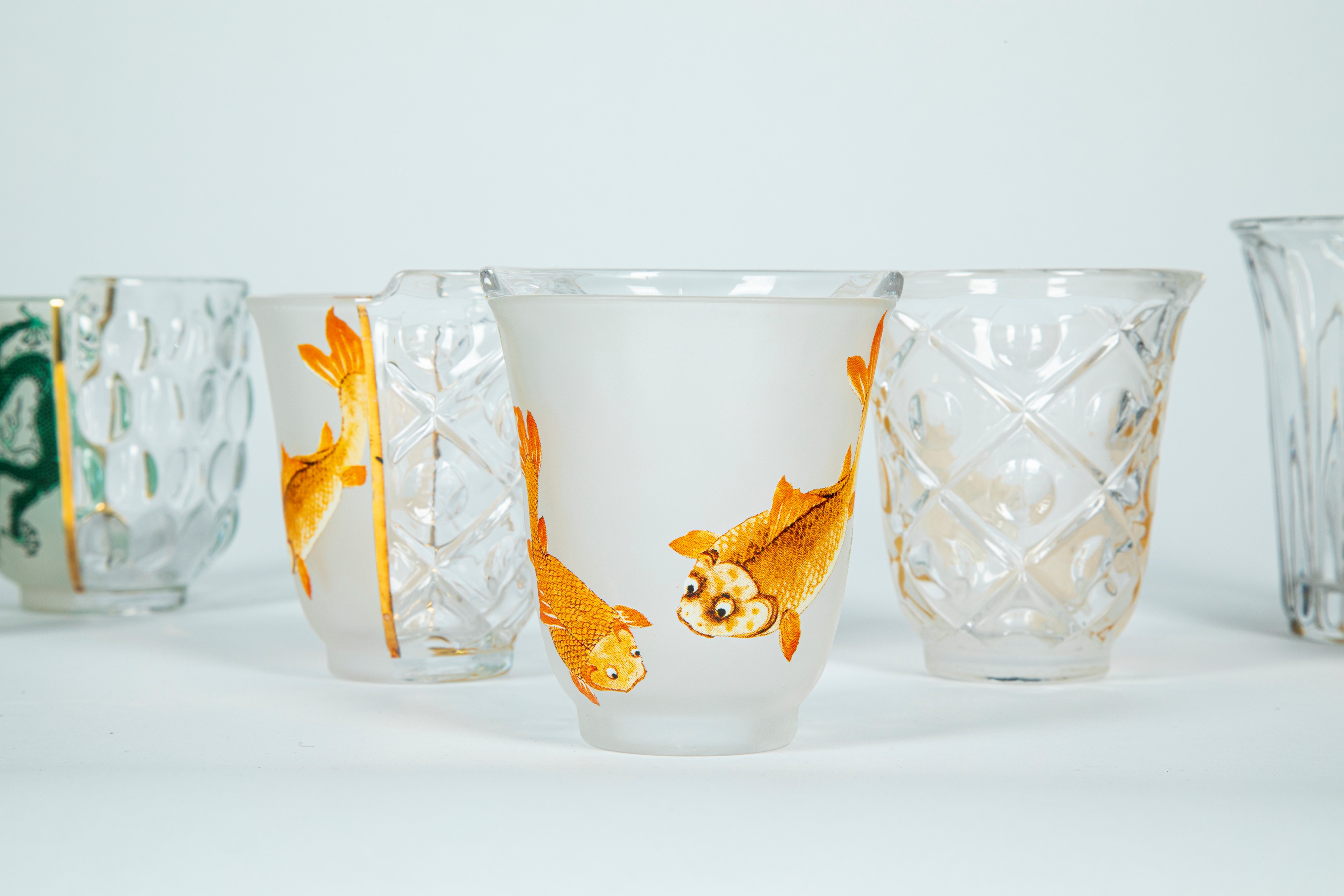 Ctrlzak Art & Design Studio × Seletti — Hybrid Agluara. Nove Bicchieri da Cocktail in Vetro Trasp...