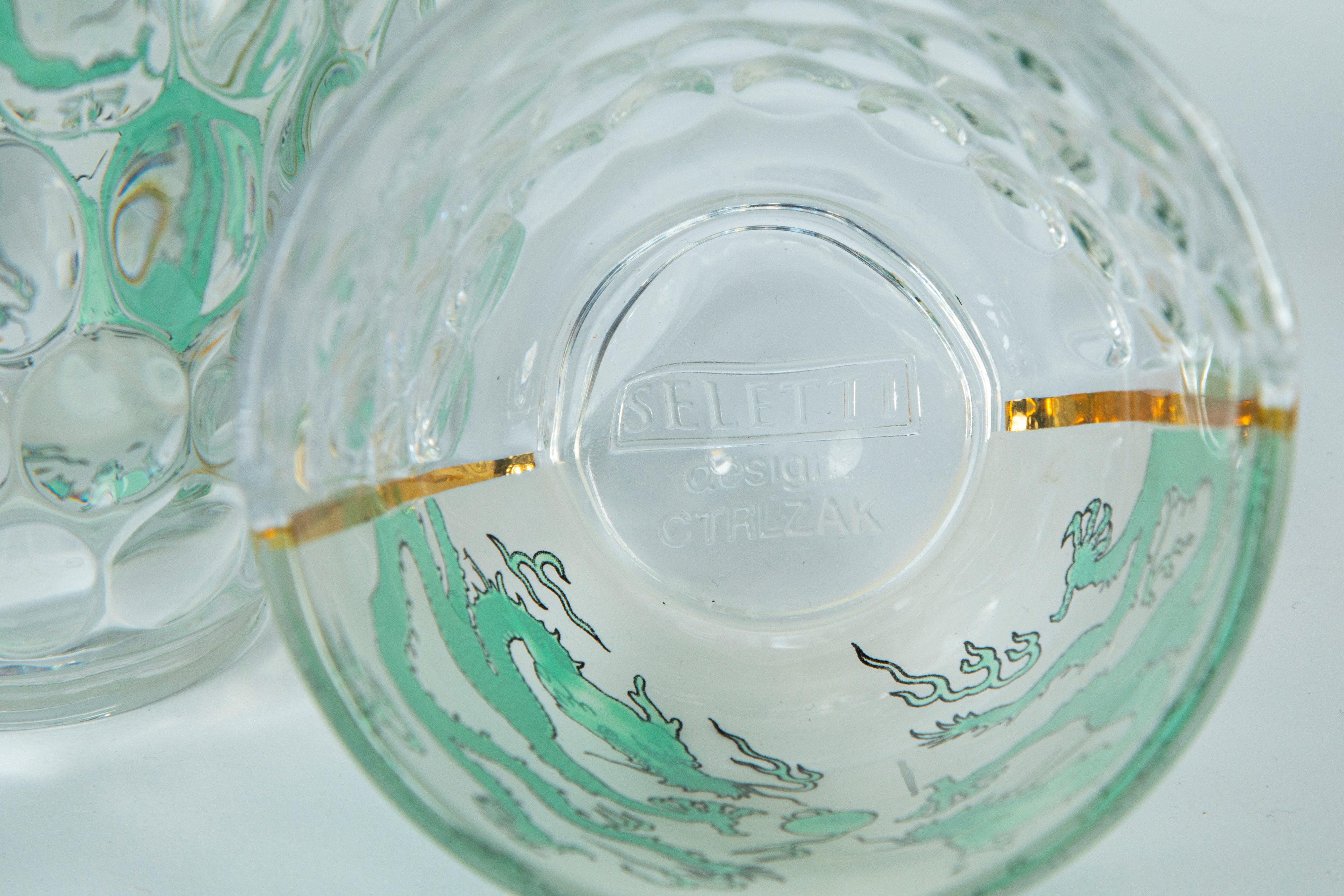Ctrlzak Art & Design Studio × Seletti — Hybrid Agluara. Nove Bicchieri da Cocktail in Vetro Trasp...