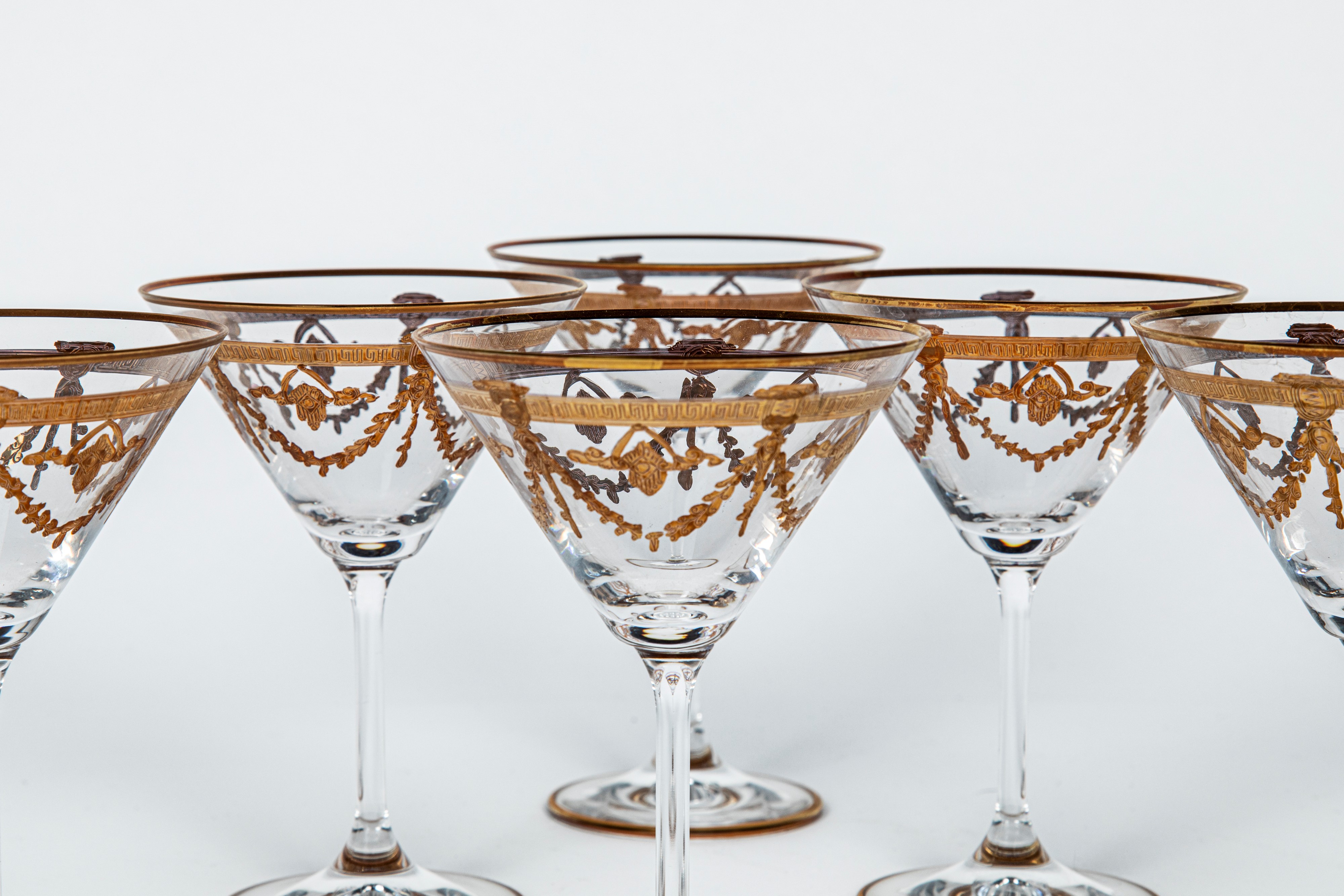 Set di Sei Coppe da Martini in Cristallo con Decori Classici e Profili Dorati