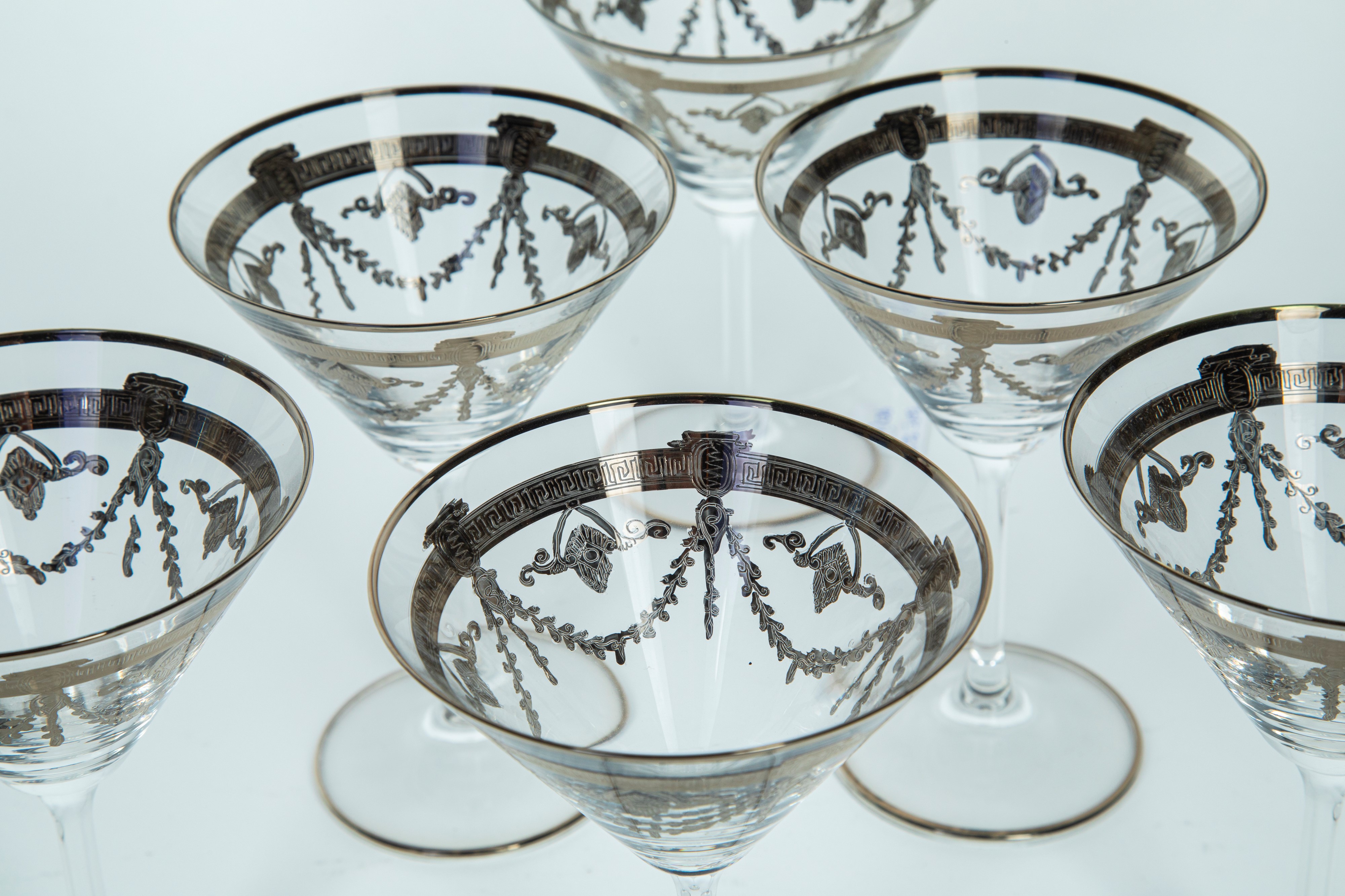 Set di Sei Coppe da Martini in Cristallo con Decori Classici e Profili in Platino