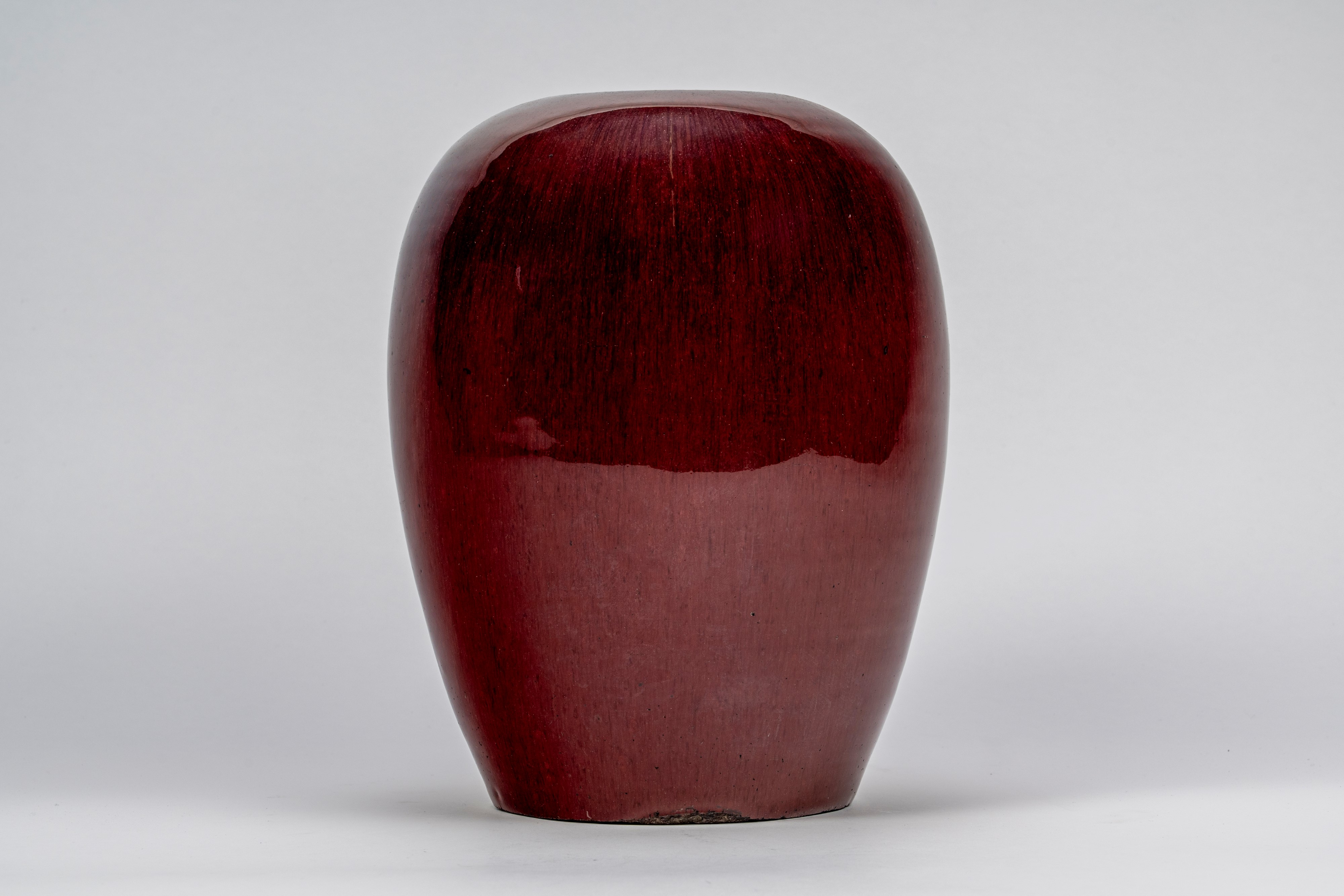 Vaso in porcellana ovoidale monocromo rosso flambé, Cina, dinastia Qing, periodo Daoguang