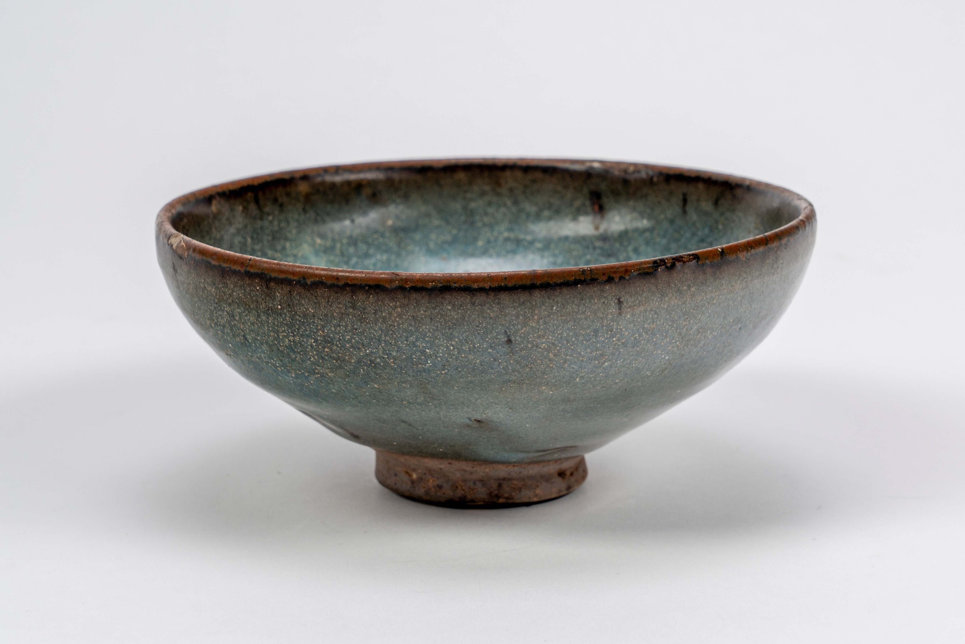 Ciotola Jun smaltata in blu-grigio, Cina, dinastia Jin o Yuan