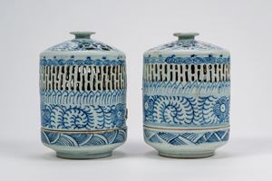 Due piccole lanterne in porcellana bianca e blu, Cina, Tarda dinastia Qing / Periodo della Repubblica