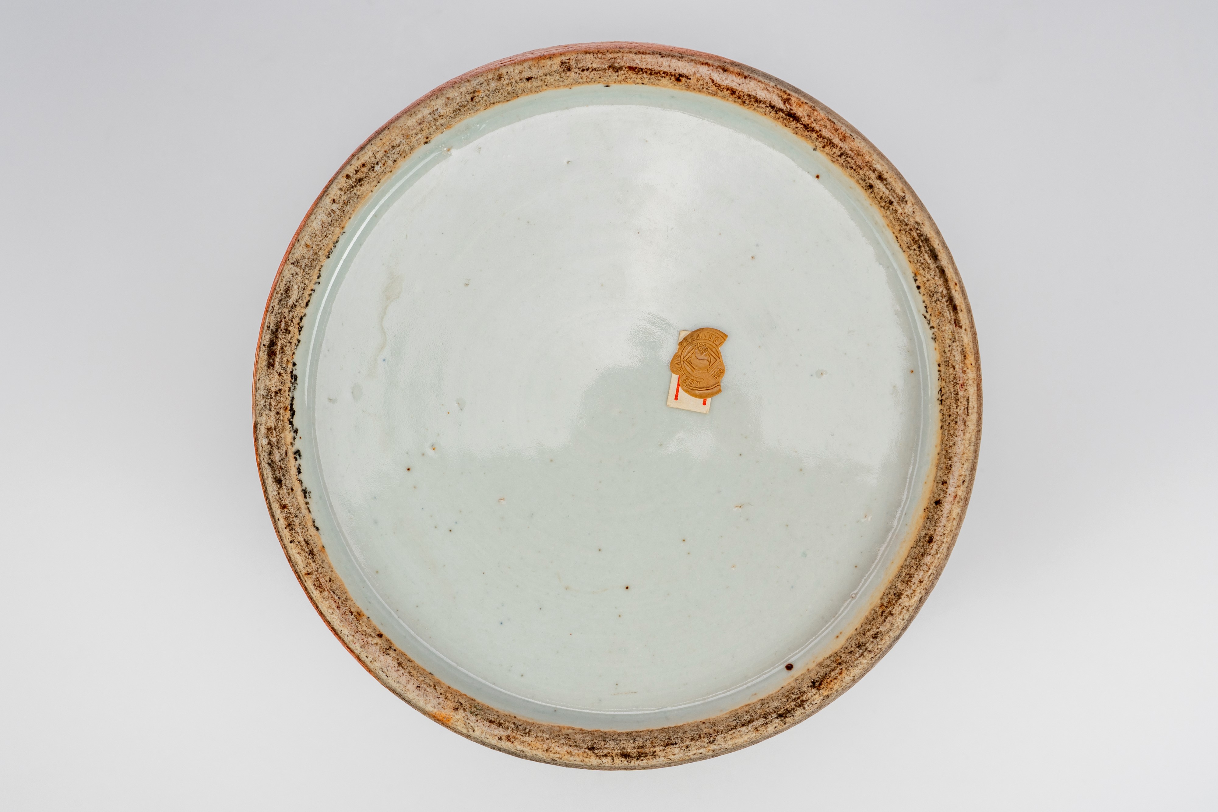 Vaso con coperchio in porcellana famille rose con vasi e oggetti da studio, Cina, XIX secolo