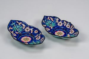 Coppia di piccole ciotole polilobate a smalti Canton, Cina XIX secolo