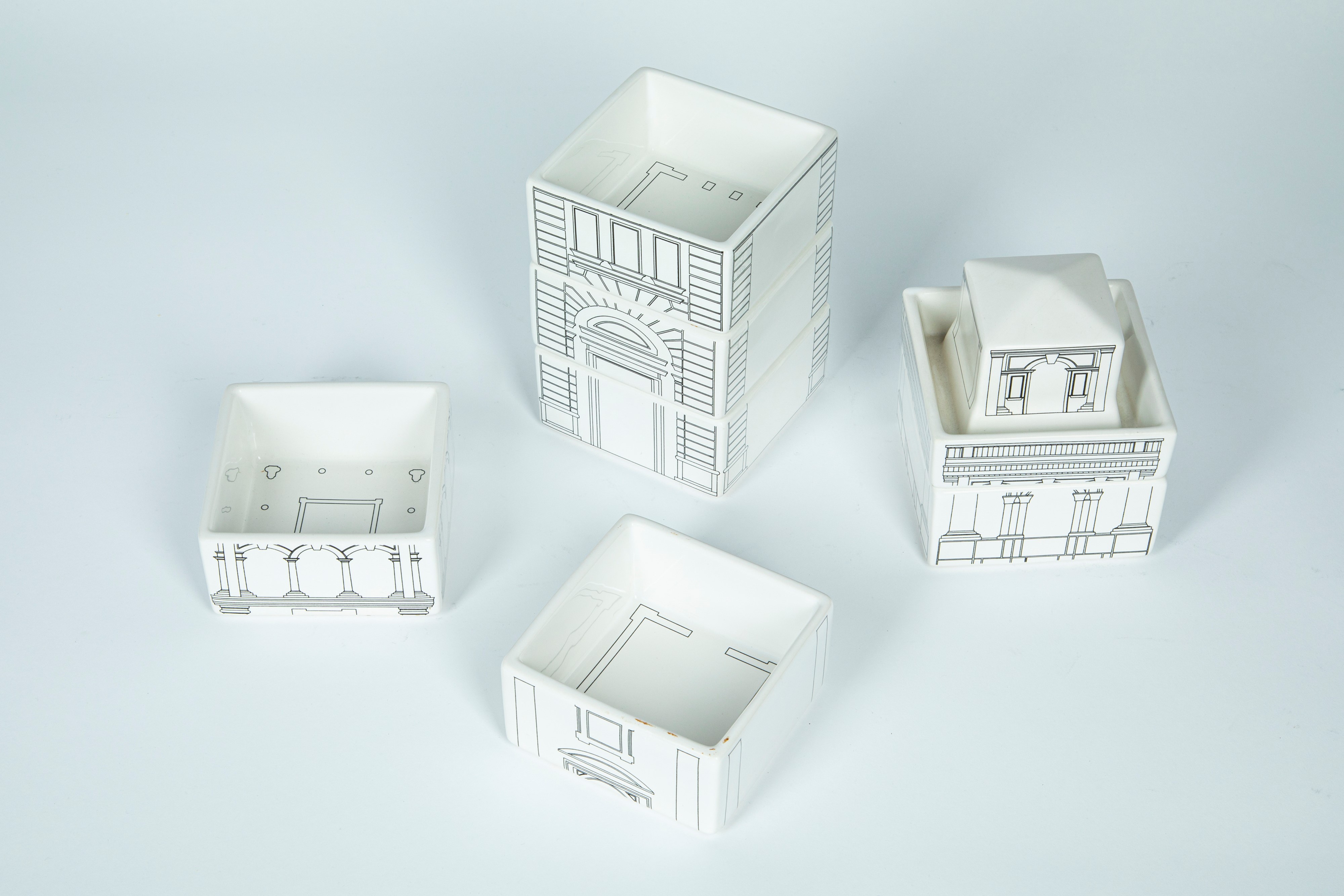 Seletti “Palace” – Servizio da tavola da sei architettonico in porcellana di Limoges, Designer Se...