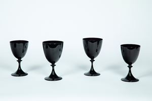 NASON MORETTI. Due calici da vino e due calici da acqua in vetro di Murano color ametista