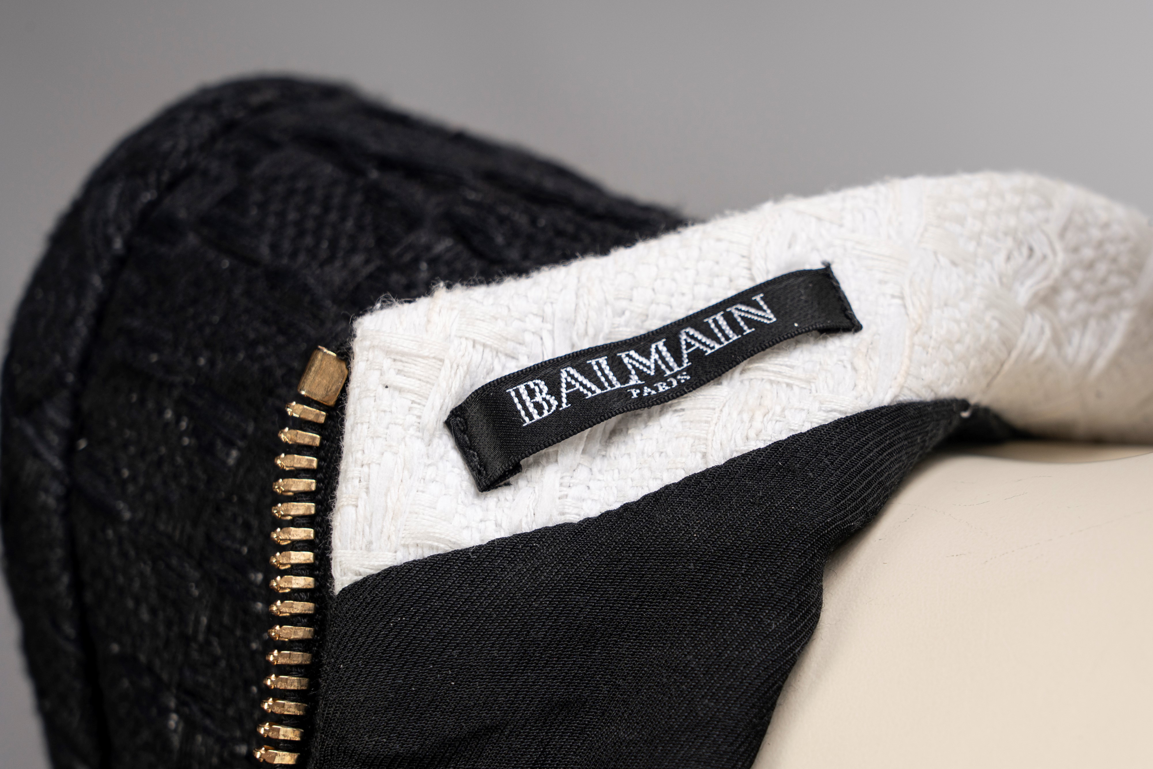 Balmain - Mini abito in tessuto operato misto cotone, profili color panna