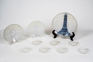 Sevres J. Landier Art Deco Opalescent Glass LES ARCS Set composto da un grande plateau e due pi&ugrave; piccoli insieme a sette piattini da ostriche c1935