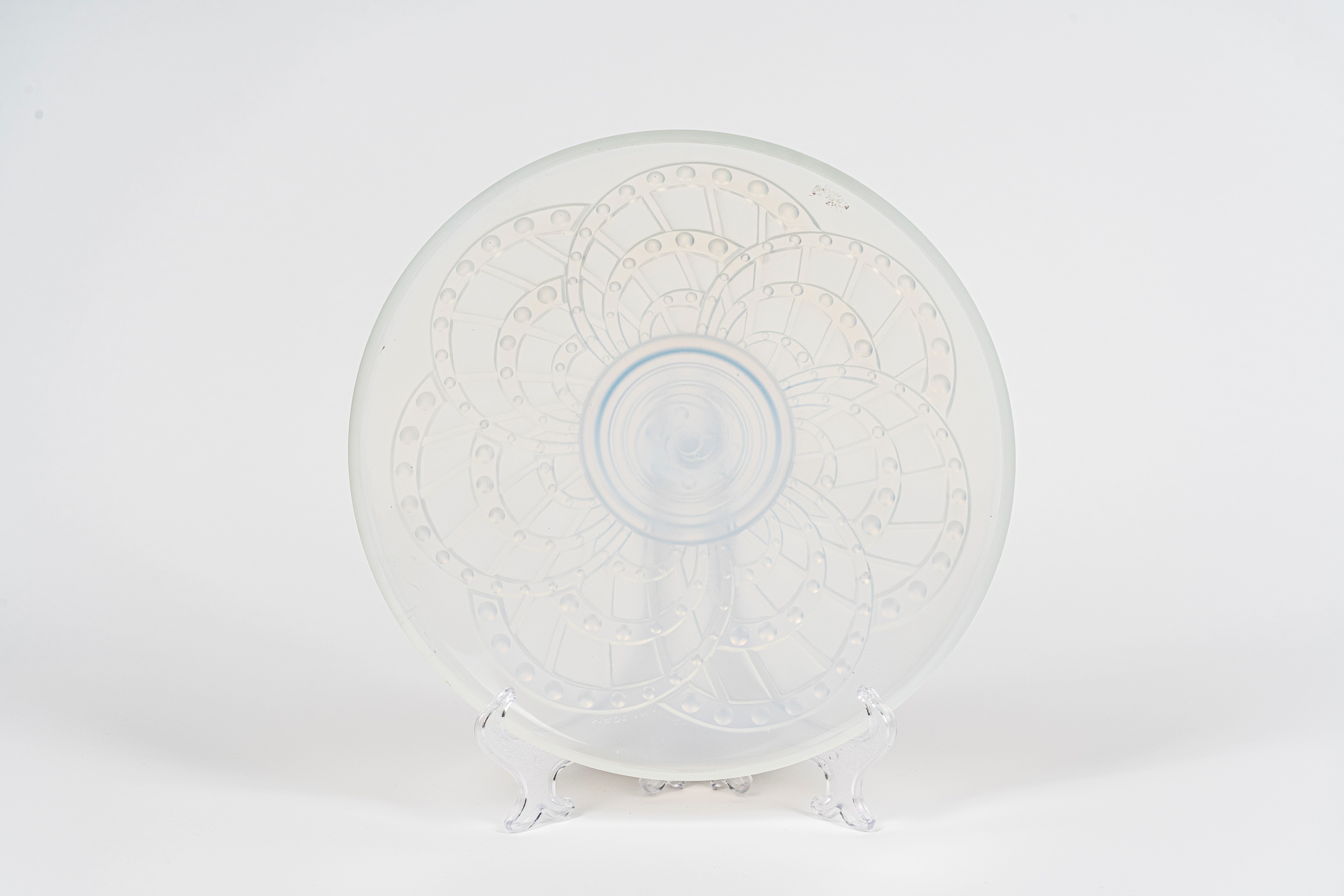 Sevres J. Landier Art Deco Opalescent Glass LES ARCS Set composto da un grande plateau e due più ...