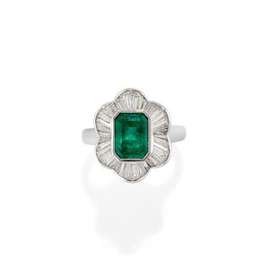 Anello con smeraldo e diamanti