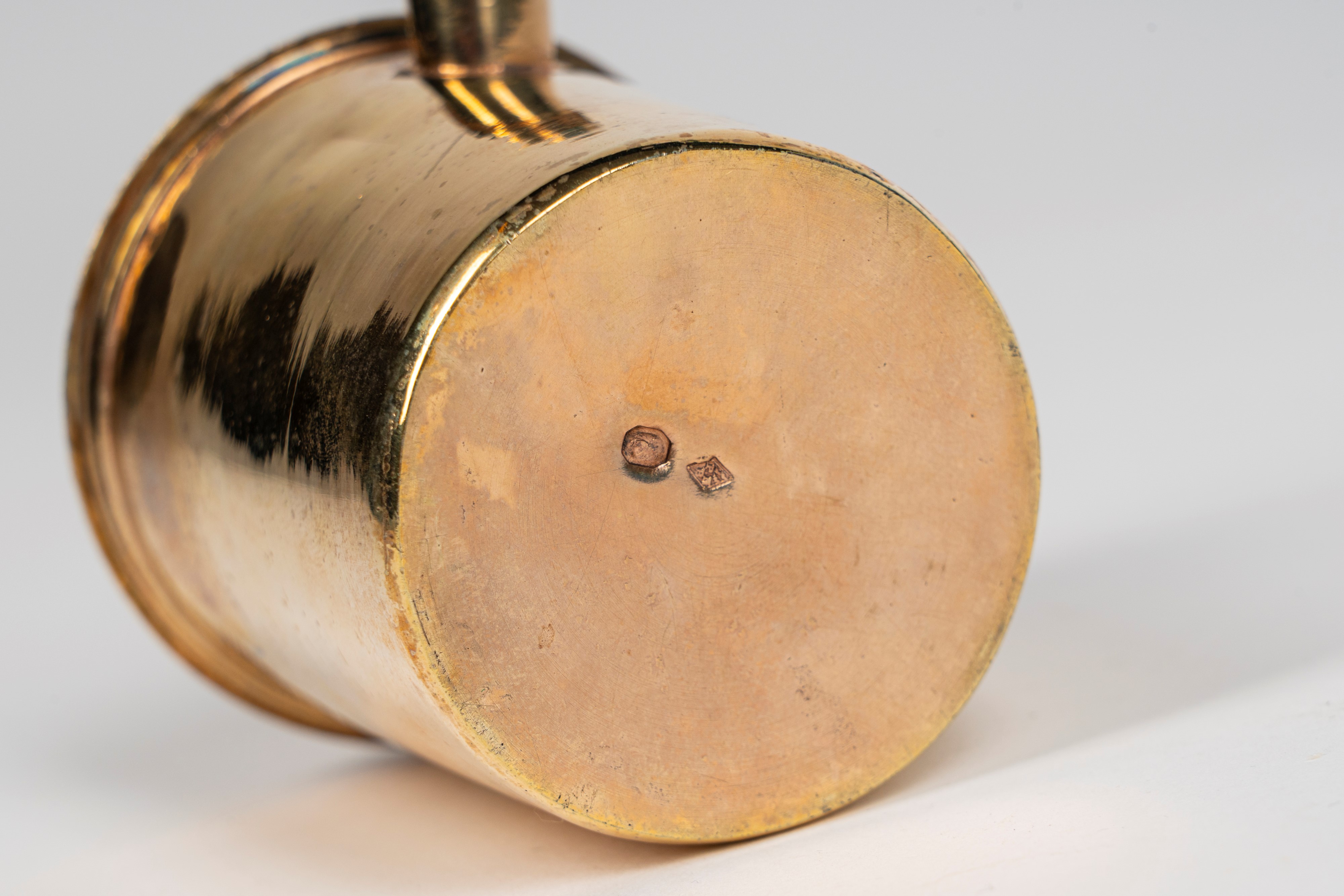 Grande necessaire da viaggio entro scatola lastronata con inserti in ottone. Francia, inizio seco...