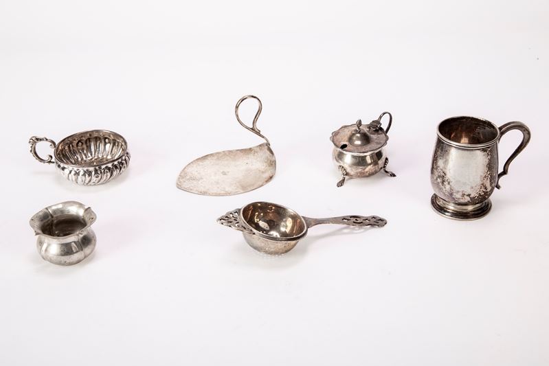 Lotto di sei oggetti