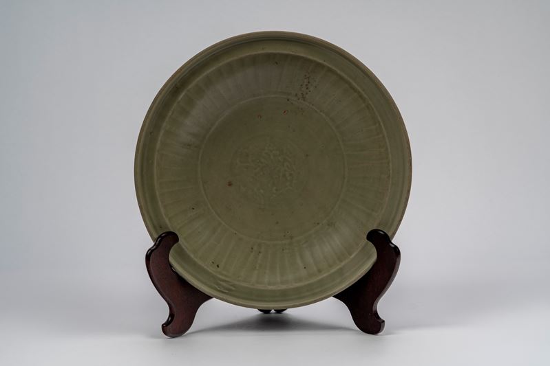 Piatto Longquan celadon, Cina, tarda dinastia Yuan / inizio dinastia Ming