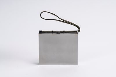 Clutch, in metallo con manico a bracciale in pelle color bronzo