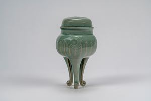 Longquan Chaoxing Celadon Pottery - Tripode in ceramica celadon, Cina,  XXI secolo