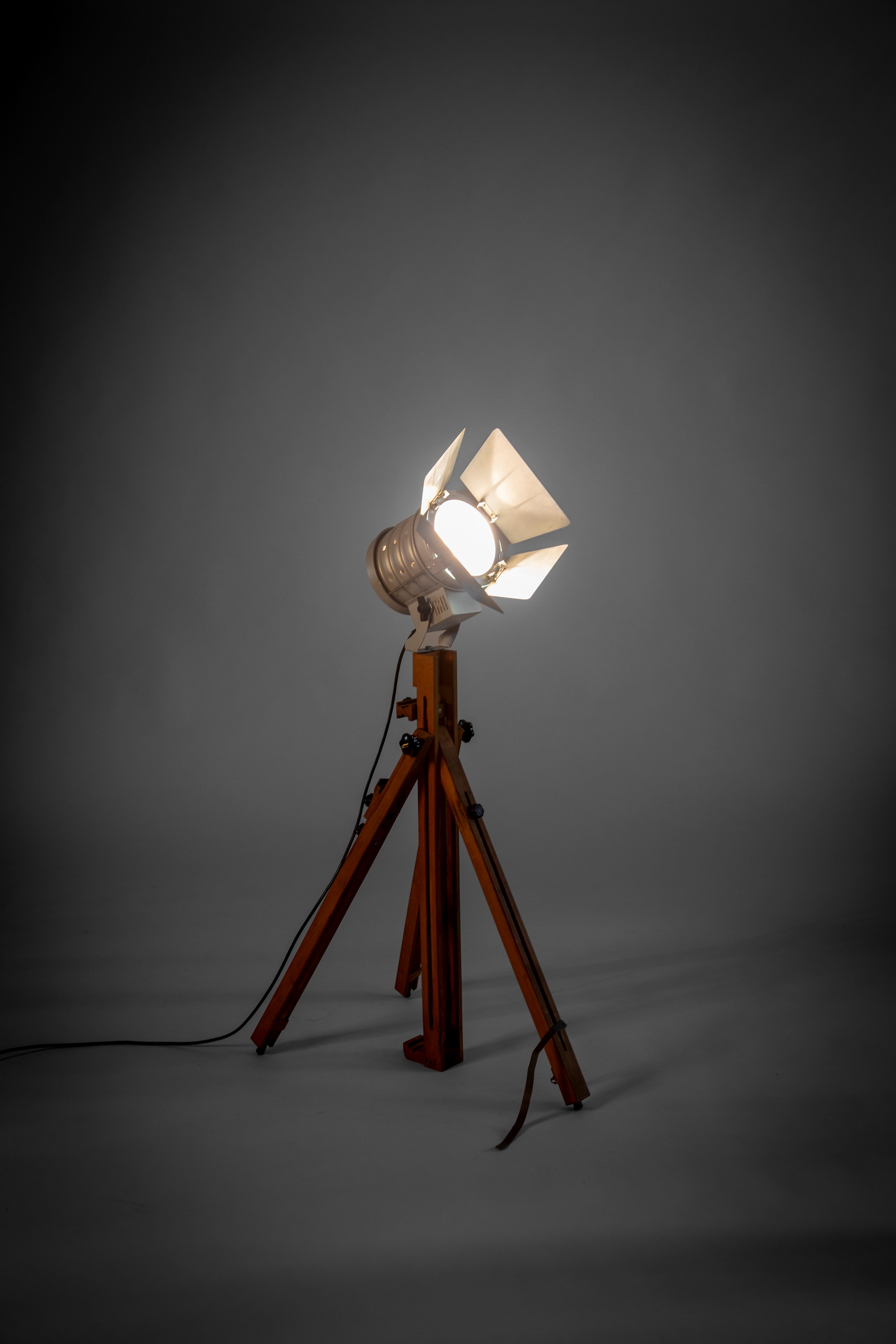 Manifattura Italiana - Lampada da terra, metallo, vetro e legno, circa 1990