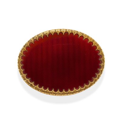 Tabacchiera ovale con smalto guilloché bordeaux in oro giallo 18k