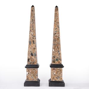 Coppia di obelischi in breccia e marmo nero. Secolo XIX-XX