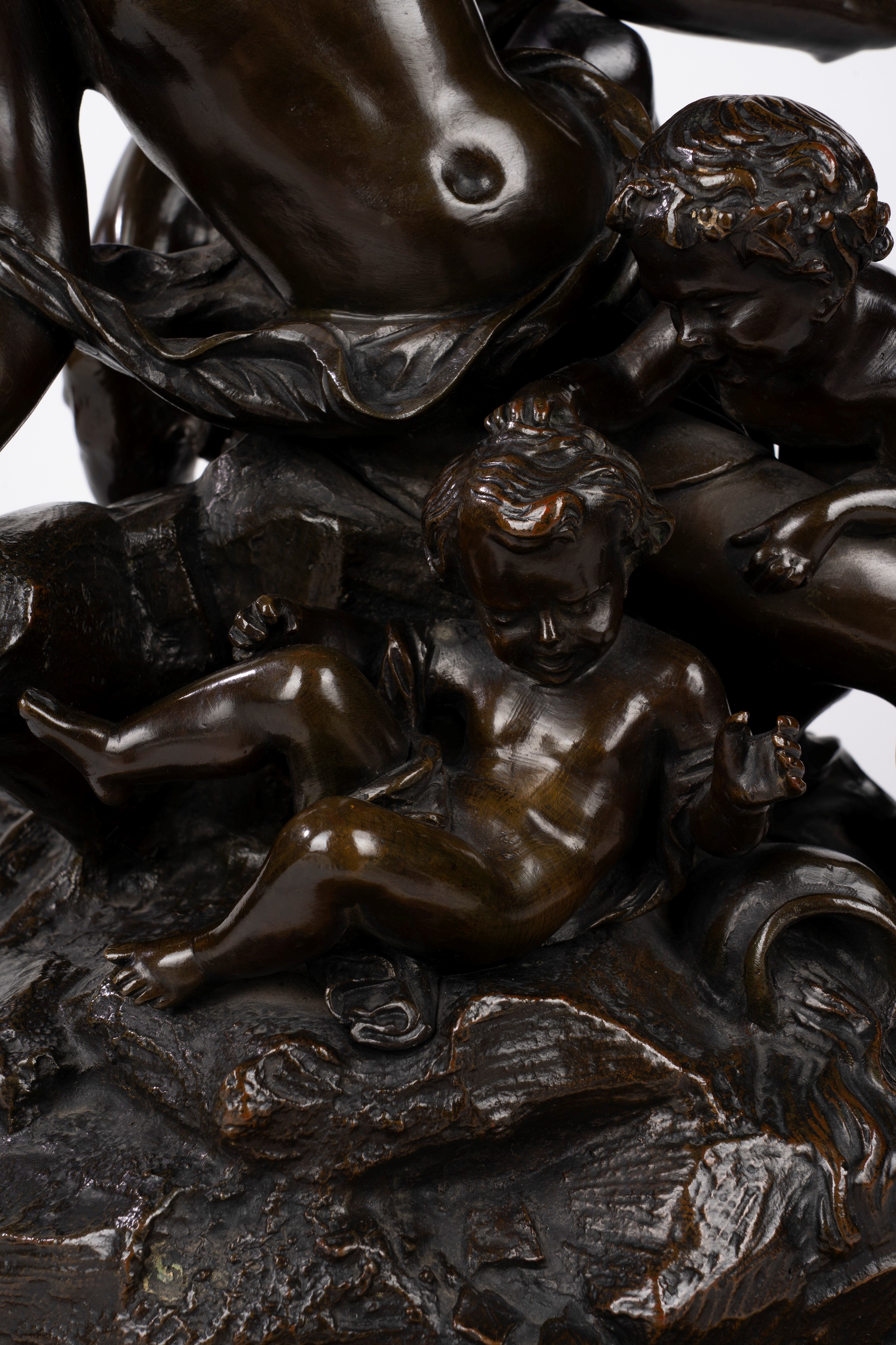 Clodion, Gruppo in bronzo raffigurante Ninfa con satiro e putti, Francia, XIX secolo
