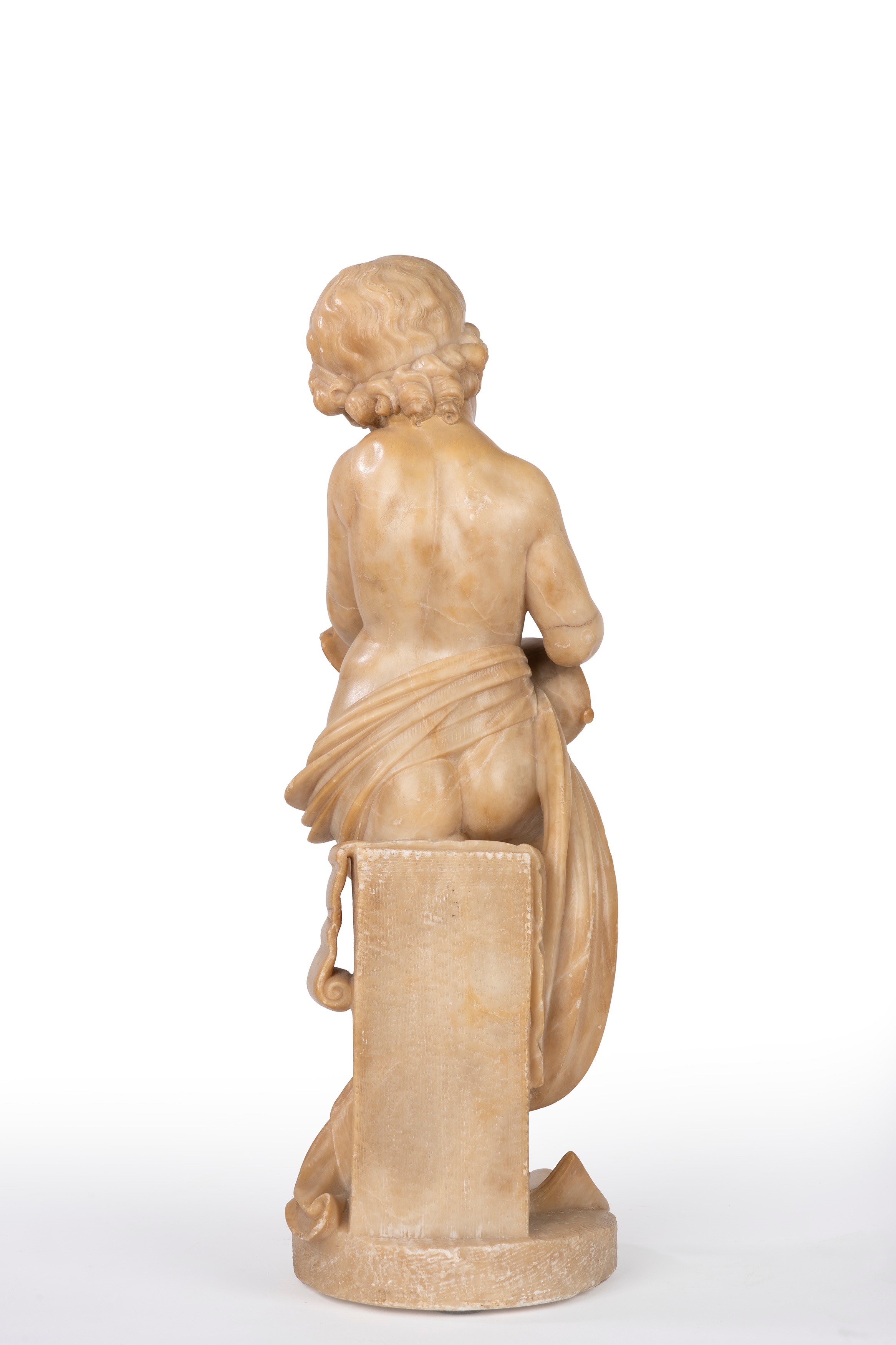 Putto Allegorico Musicante in Alabastro. Secolo XVII-XVIII