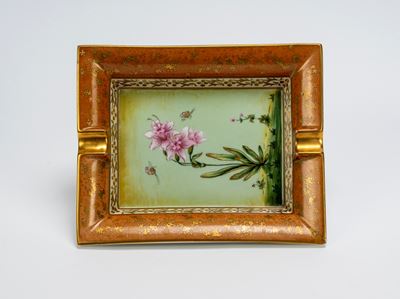 Posacenere, porcellana bianca con decoro floreale e bordo in oro