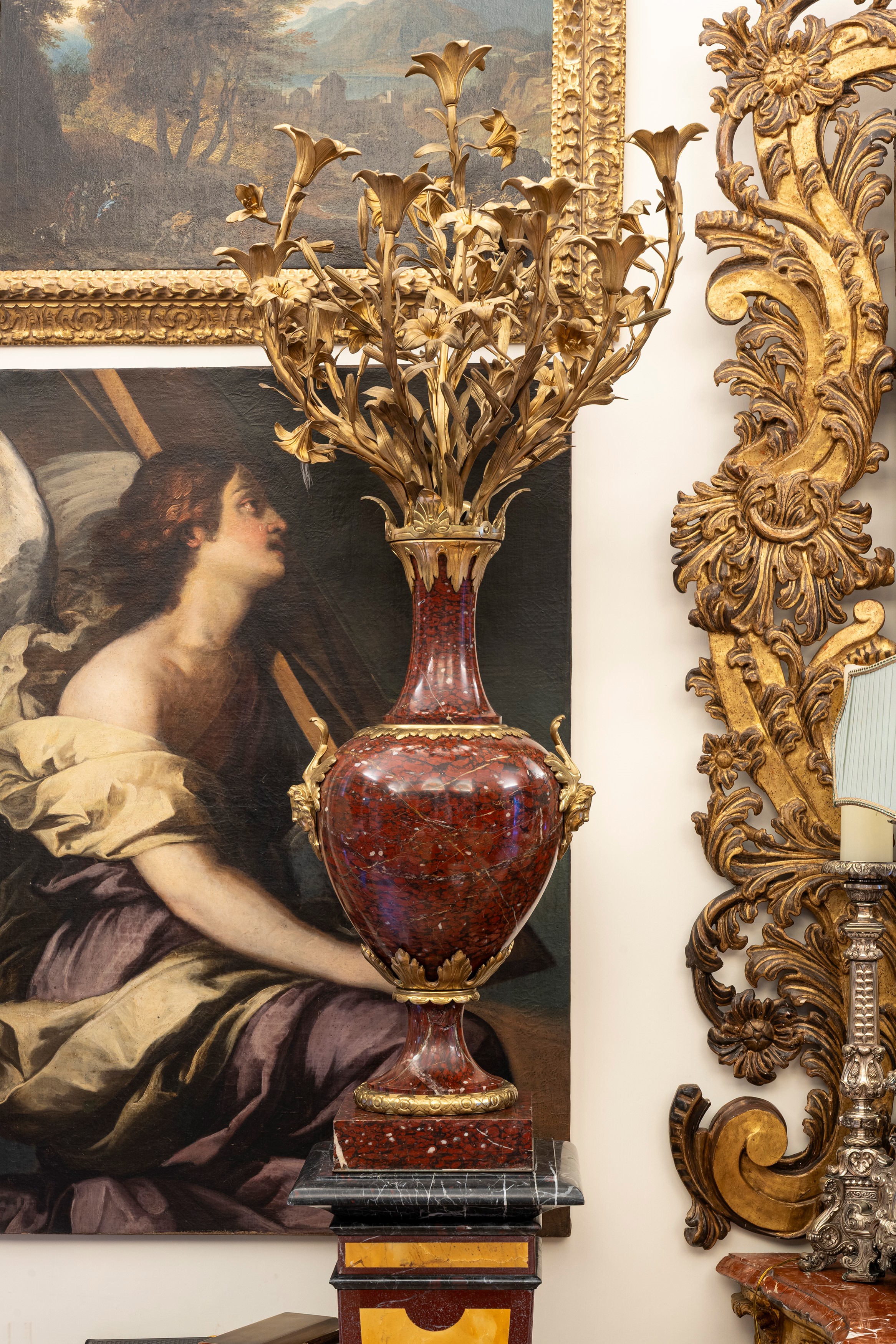 Coppia di Grandi Candelabri in Marmo Griotte Rouge Montato in Bronzo Dorato. Francia, Ultimo Quar...