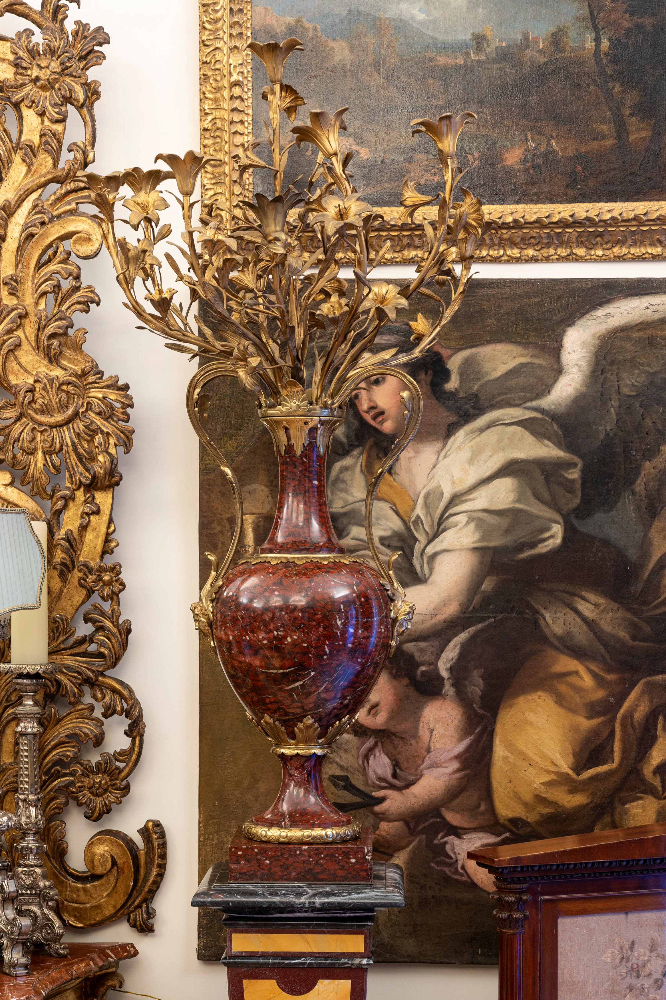 Coppia di Grandi Candelabri in Marmo Griotte Rouge Montato in Bronzo Dorato. Francia, Ultimo Quar...