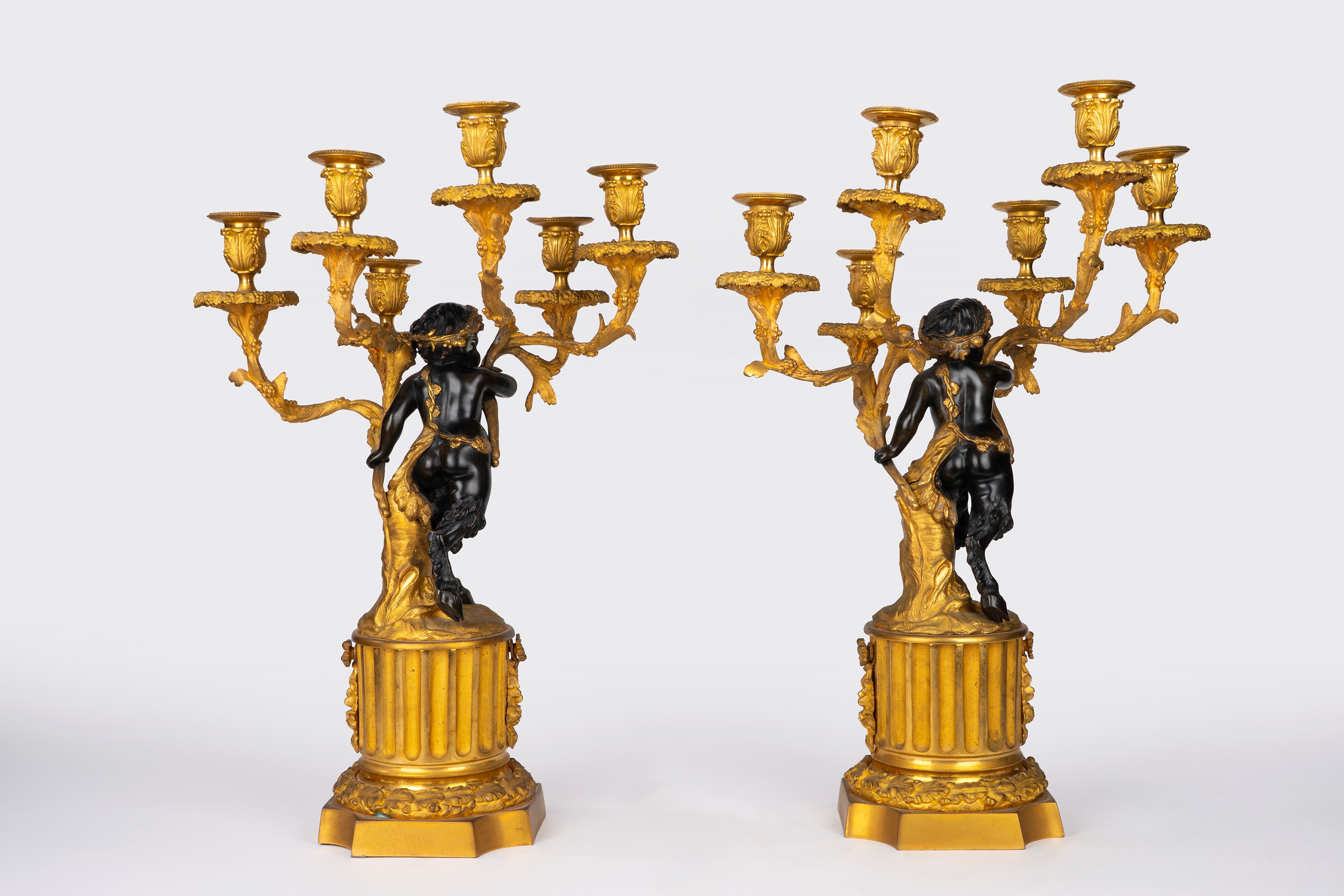 Fauno, Coppia di candelabri a sei luci in bronzo dorato e patinato, Francia, inizio XX secolo